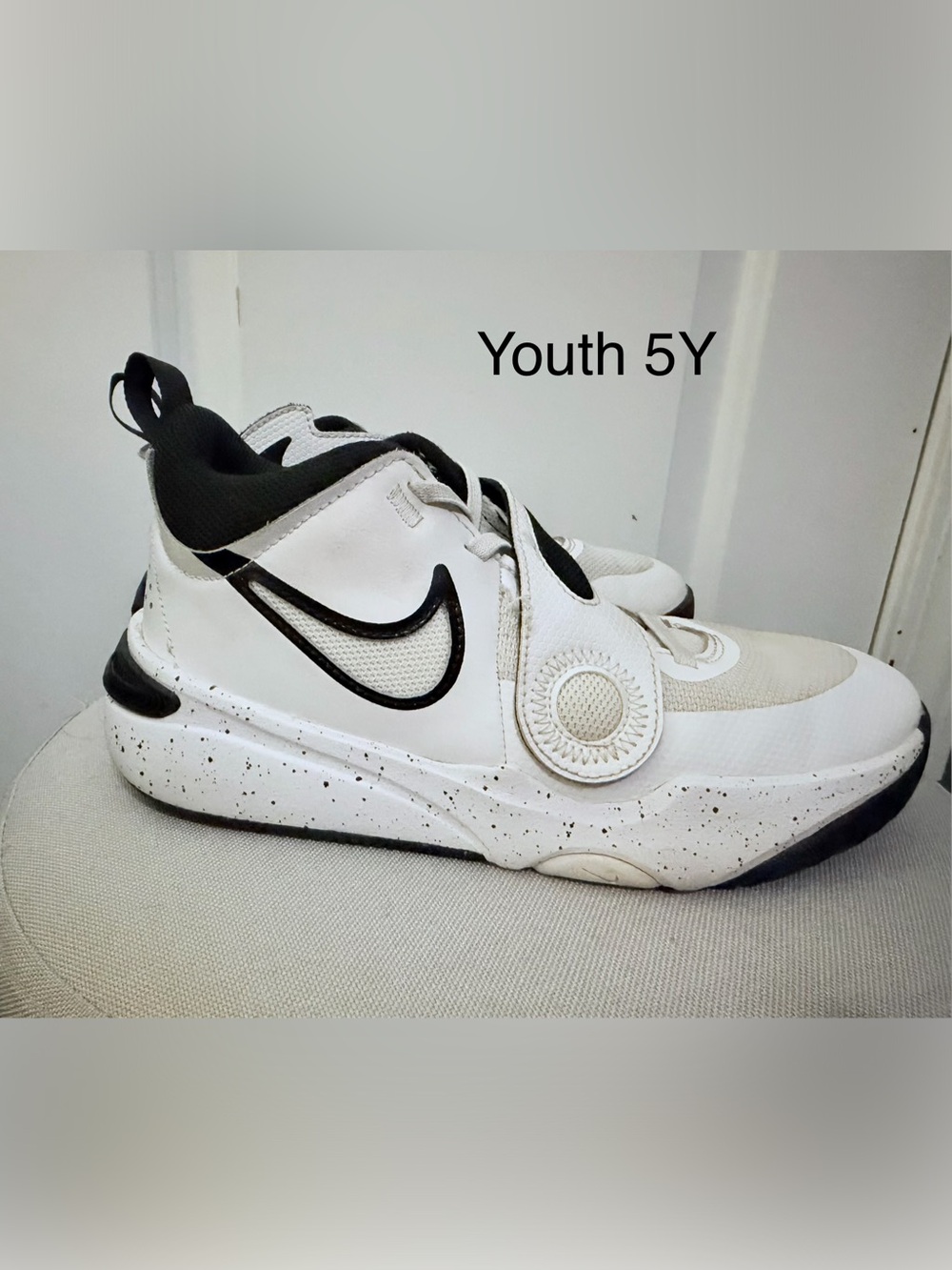 Nike Youth Hook-and-Loop Basketball Sneakers 5Y